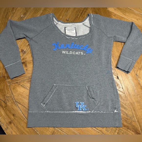 Colosseum Athletics Tops - UK Kentucky Wildcats scoopneck sweatshirt - size large by Colosseum Athletics